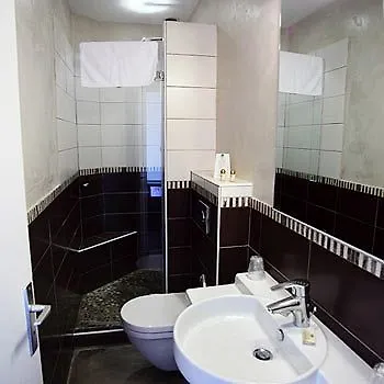 Le Thimothee : Hotel & Studios Saint-Raphaël 2*,