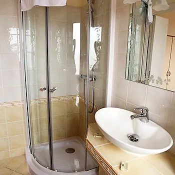 Le Thimothee : Hotel & Studios Saint-Raphael  2*, Saint-Raphael (Var)