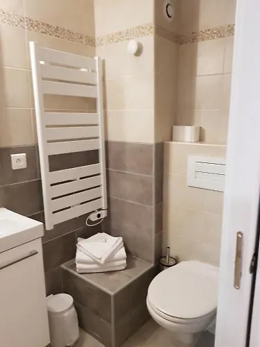 **  Le Thimothee : Hotel & Studios Saint-Raphael  France