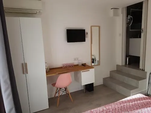 Le Thimothee : Hotel & Studios Saint-Raphael  France