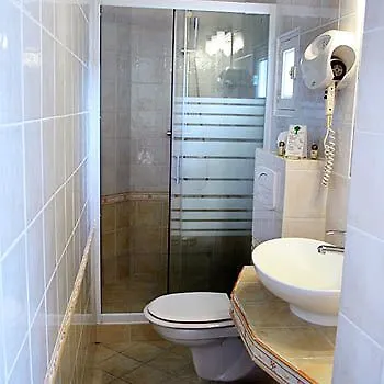 Le Thimothee : Hotel & Studios Saint-Raphael  Saint-Raphael (Var)