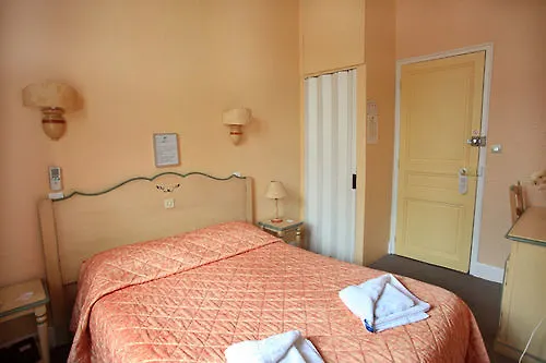 Le Thimothee : Hotel & Studios Saint-Raphael  2*, Saint-Raphael (Var) France