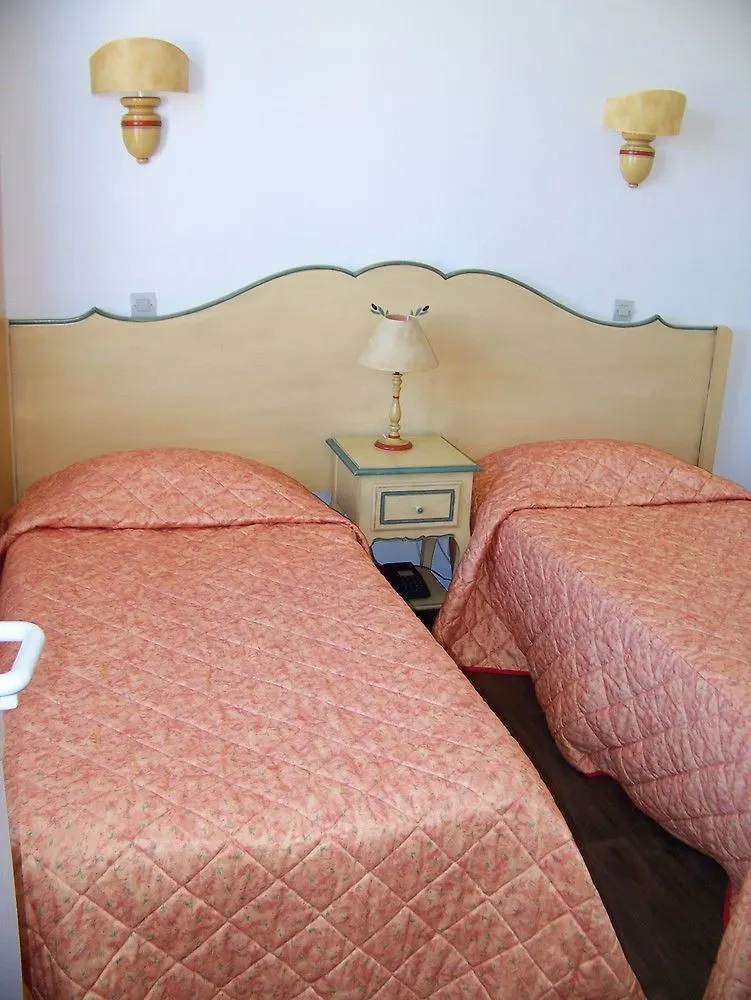 Le Thimothee : Hotel & Studios Saint-Raphael  Saint-Raphael (Var)