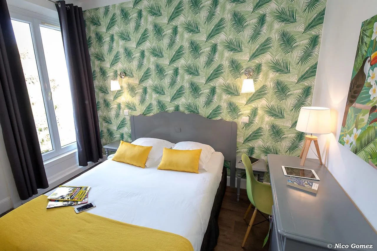 Le Thimothee : Hotel & Studios Saint-Raphael  France