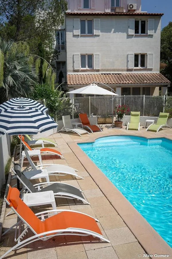 Le Thimothee : Hotel & Studios Saint-Raphael  France