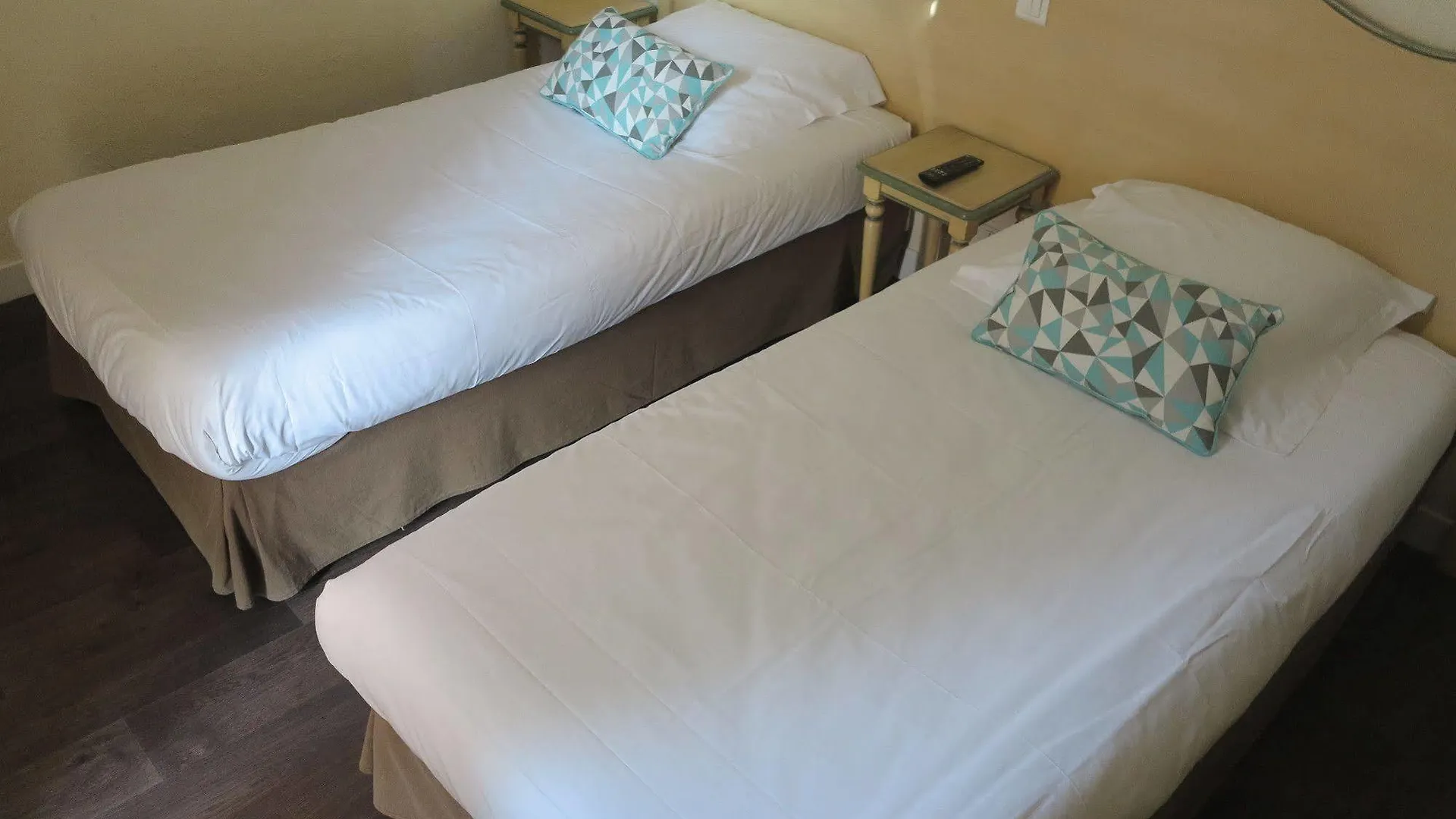 Le Thimothee : Hotel & Studios Saint-Raphael  France