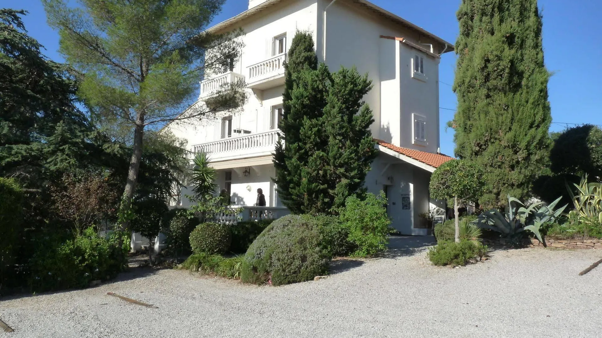 Le Thimothée : Hôtel&Studios Saint-Raphaël 2*,
